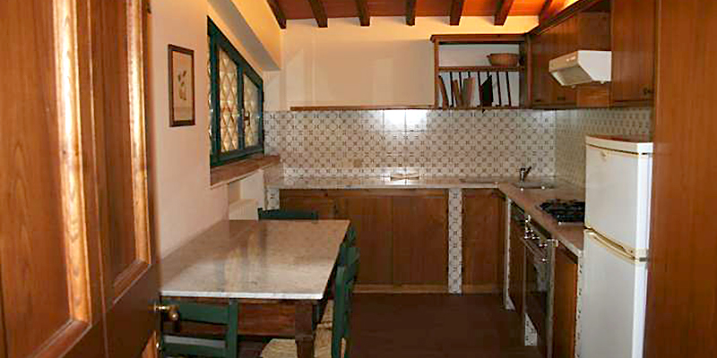 Kitchen and breakfast nook, La Capanna