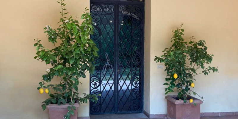 front entrance with lemon trees, Villa Ortensia